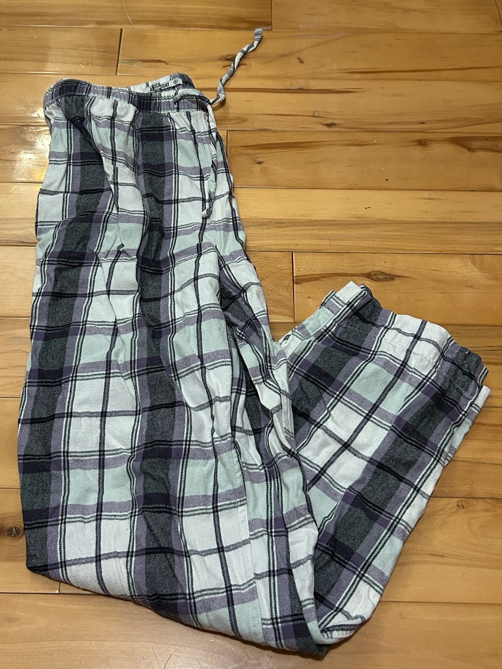 Plaid Drawstring Women’s Pajama Pants - Gray/Purple